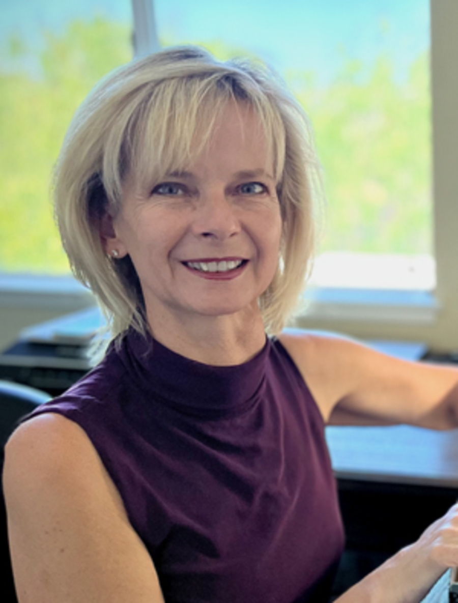 Krisztina Hatfield, professional photo organizer